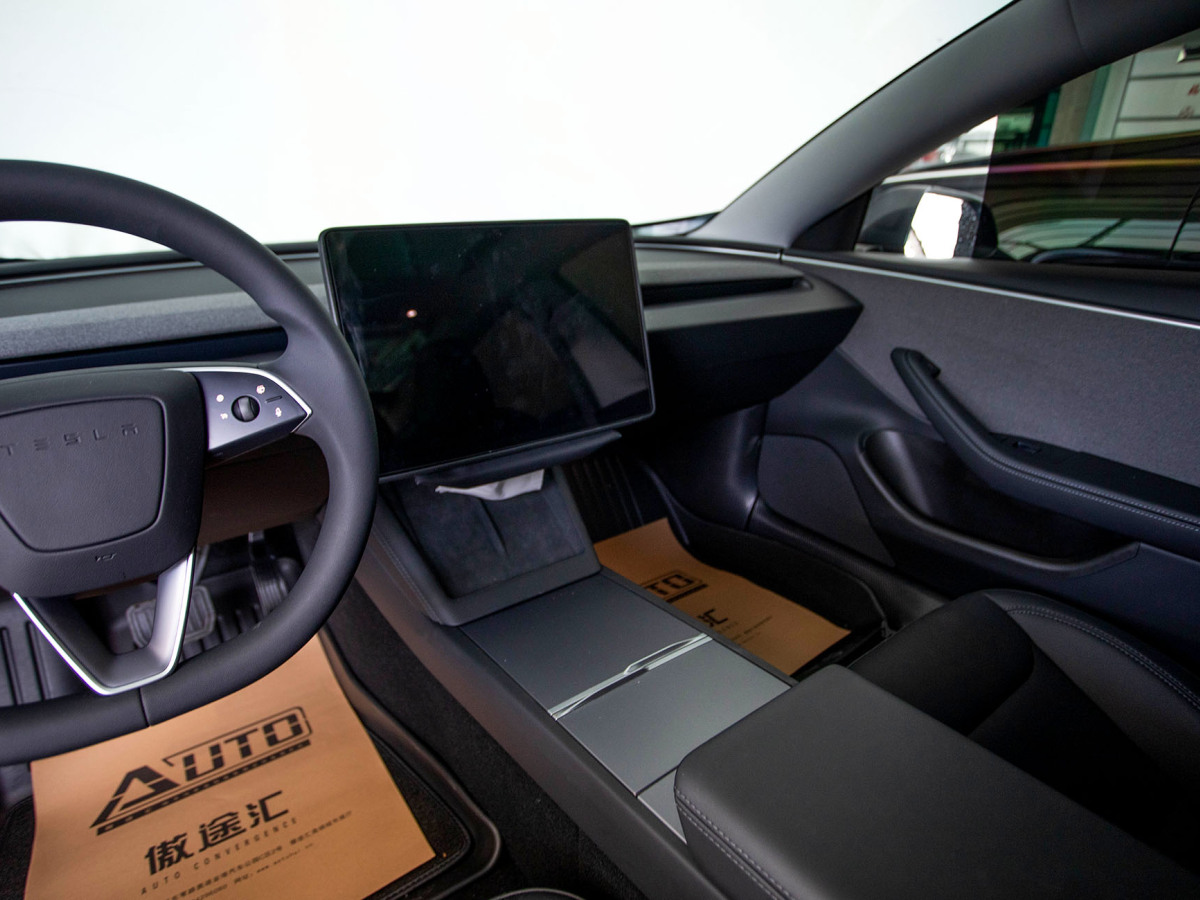 特斯拉 Model 3  2025款 后輪驅(qū)動(dòng)版圖片
