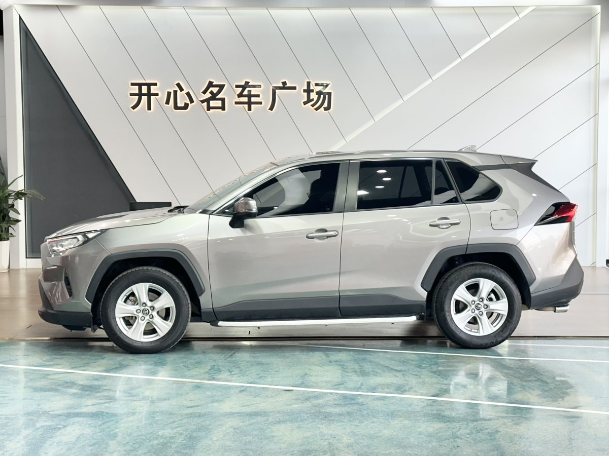 豐田 RAV4  2018款 榮放 2.0L CVT兩驅(qū)都市版圖片