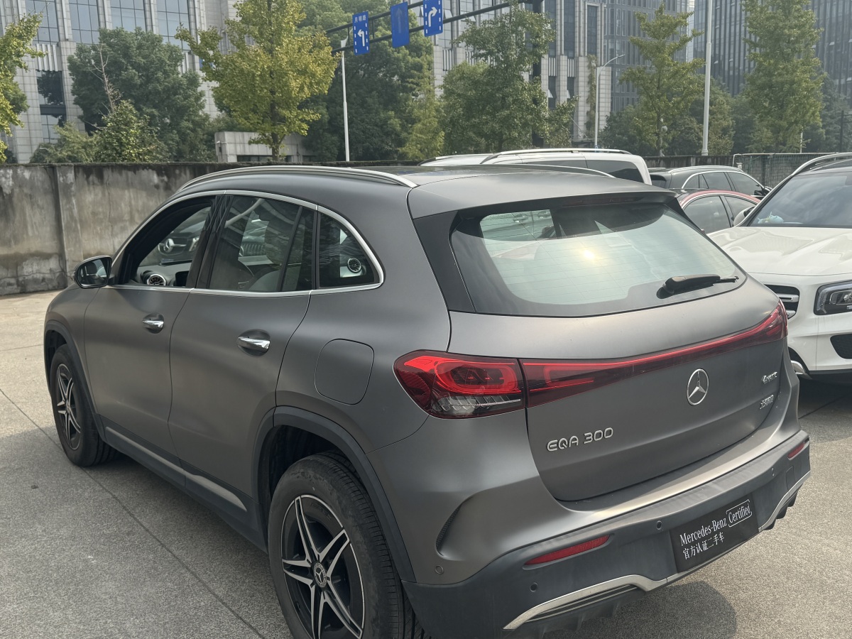 奔馳 奔馳EQA  2022款 EQA 300 4MATIC 首發(fā)特別版圖片