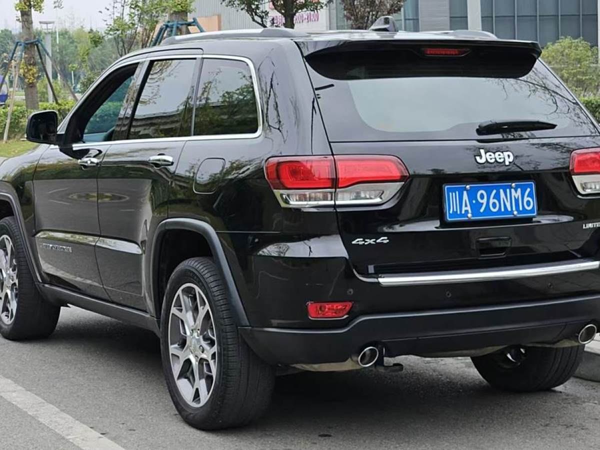 Jeep 大切諾基  2020款 3.0L 精英導航版圖片