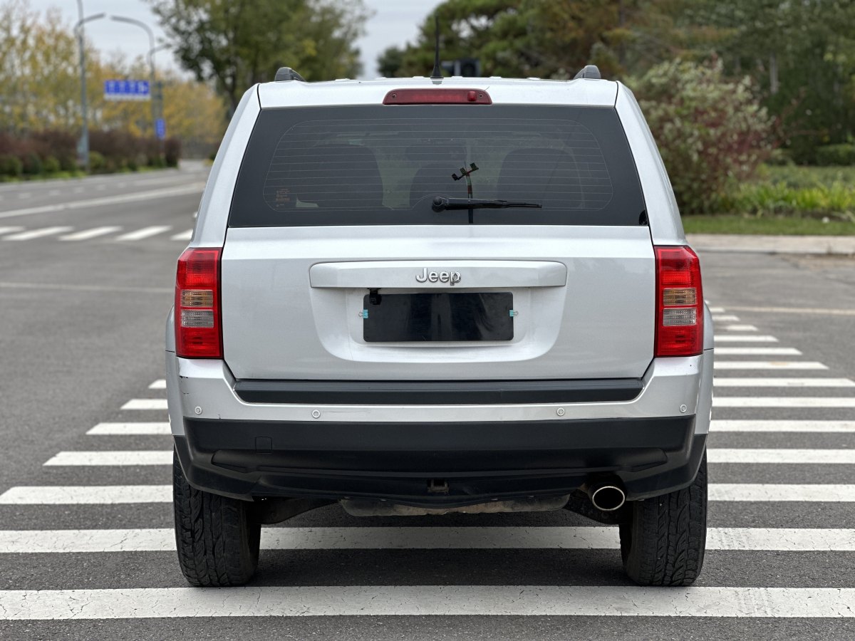 Jeep 自由客  2011款 2.4 運動版圖片