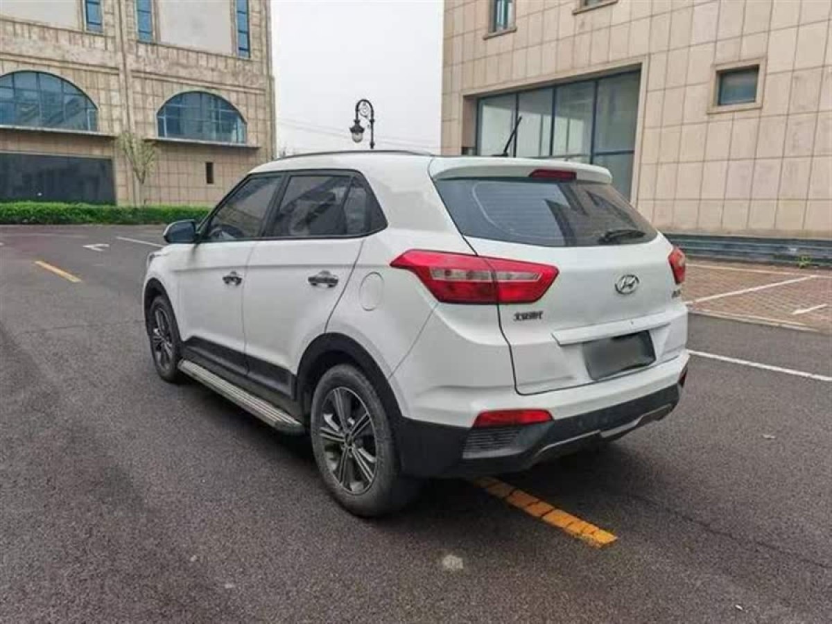 現(xiàn)代 ix25  2015款 1.6L 自動(dòng)兩驅(qū)智能型GLS圖片