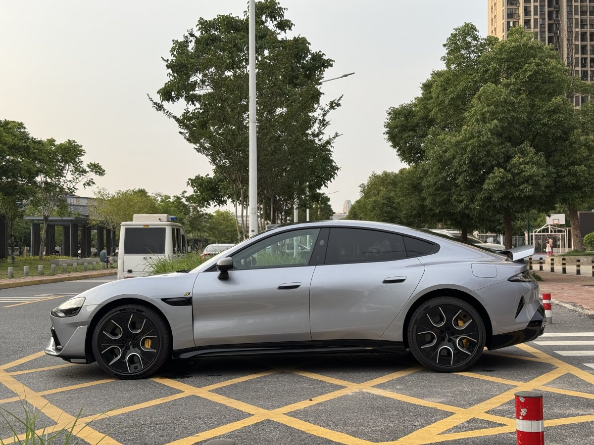 小米 小米SU7  2024款 700km 后驅(qū)標(biāo)準創(chuàng)始版圖片