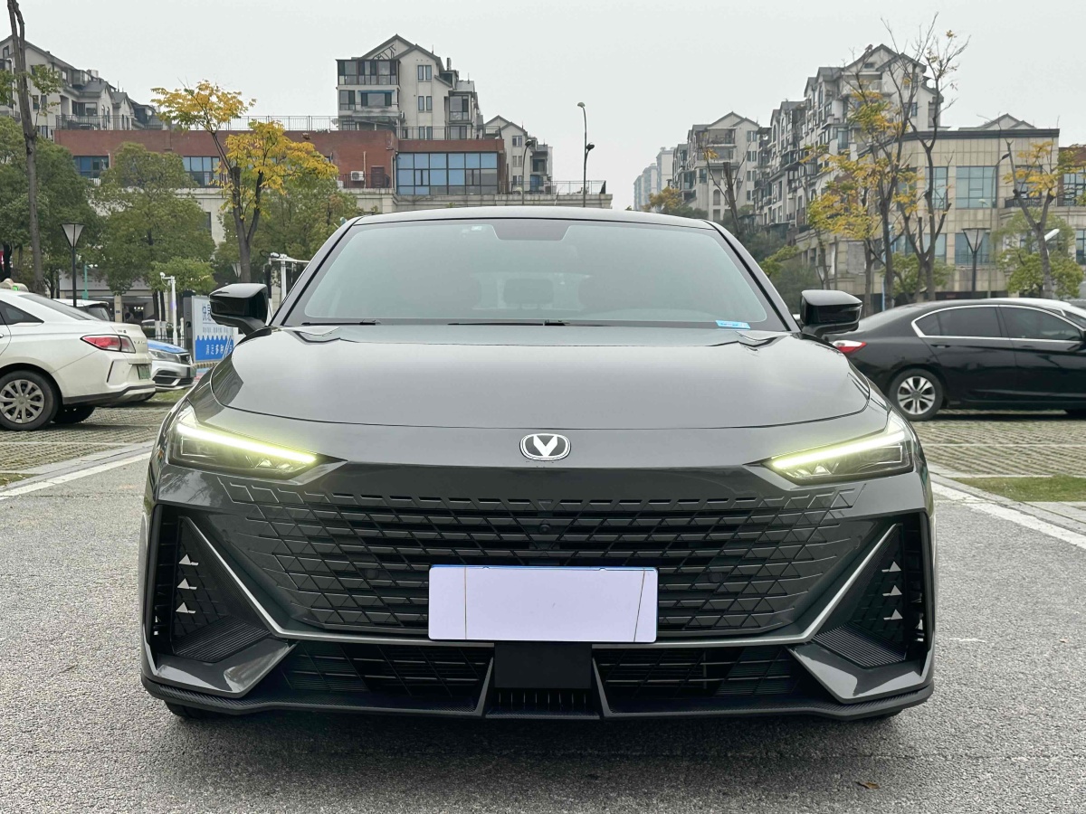 長安 長安UNI-V  2022款 1.5T 尊貴型圖片