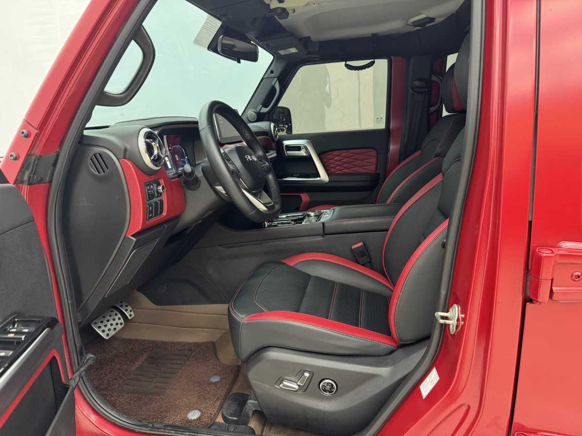 北京 BJ40  2021款 2.3T 自動四驅(qū)刀鋒英雄版至尊型圖片