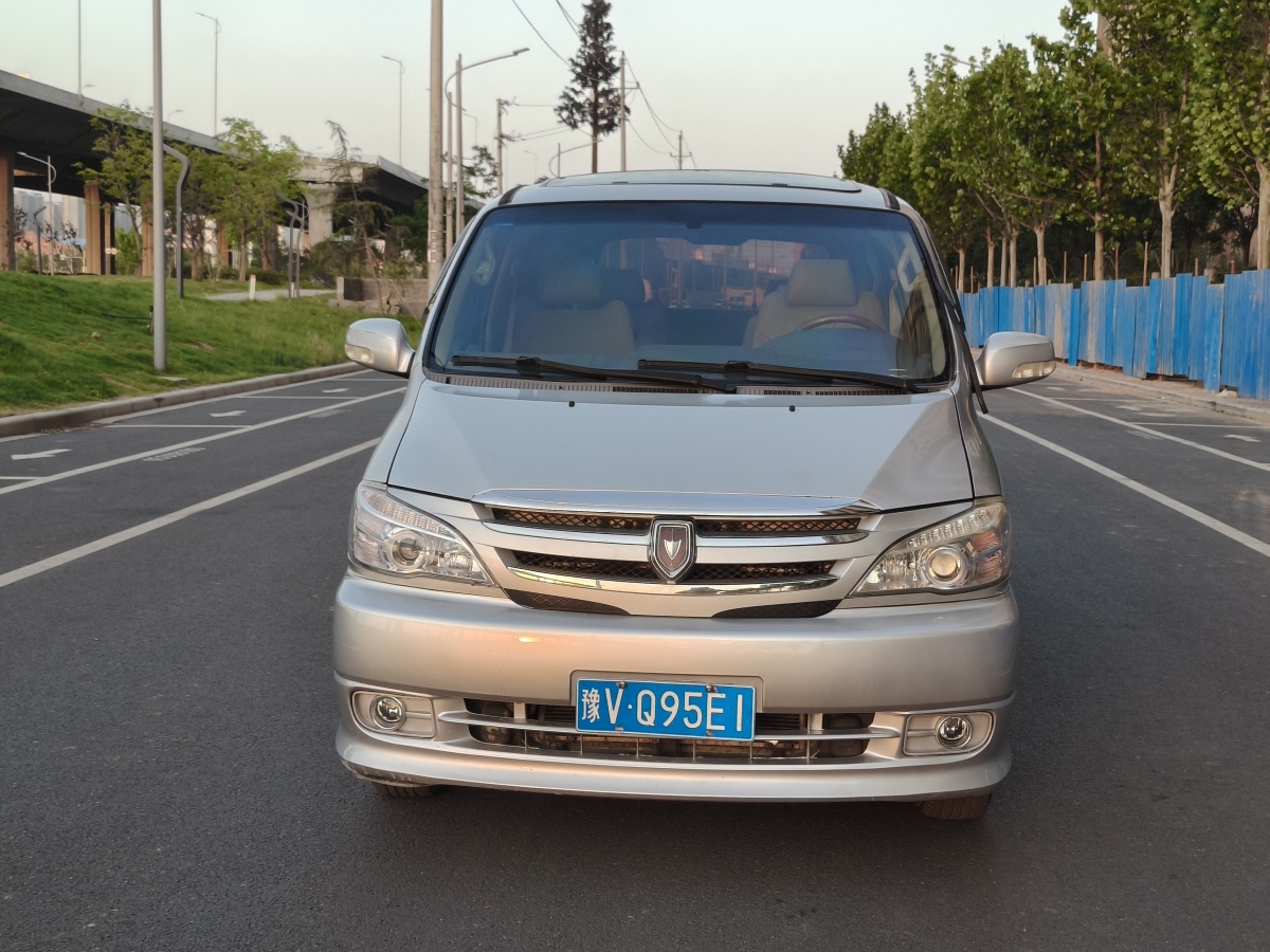 金杯 閣瑞斯  2013款 2.0L智領(lǐng)豪華型9座 全運紀(jì)念版國四9座圖片