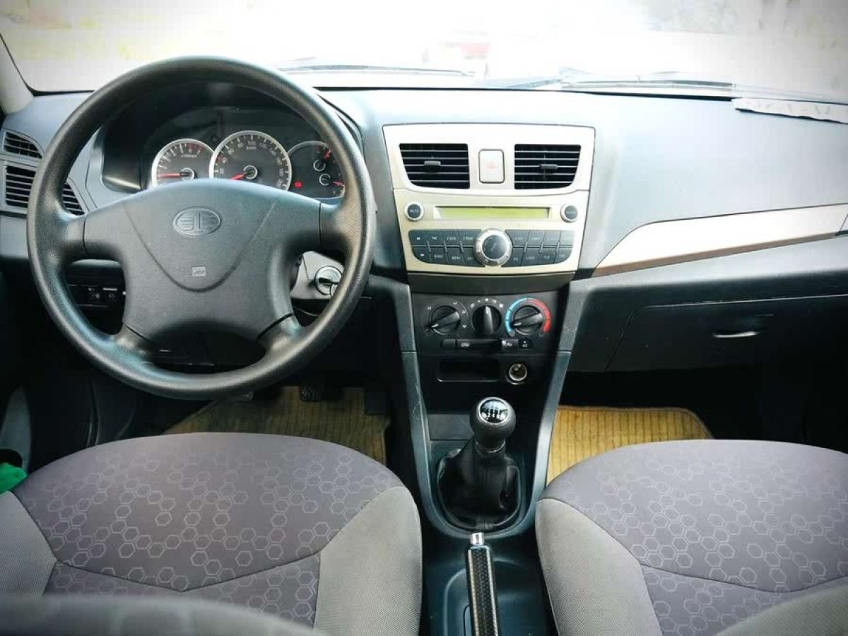 一汽 夏利  2012款 N3 1.0L 兩廂標(biāo)準(zhǔn)型圖片