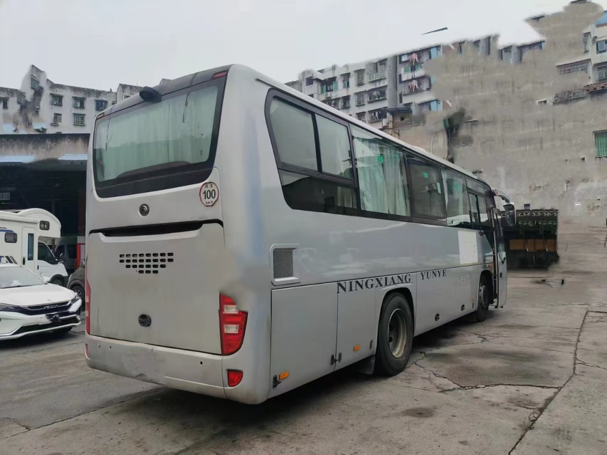 國五39座天然氣LNG宇通6906氣囊暖氣車圖片