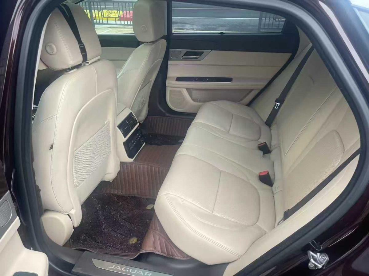 捷豹 XFL  2020款 XFL 2.0T P250 兩驅(qū)豪華版圖片