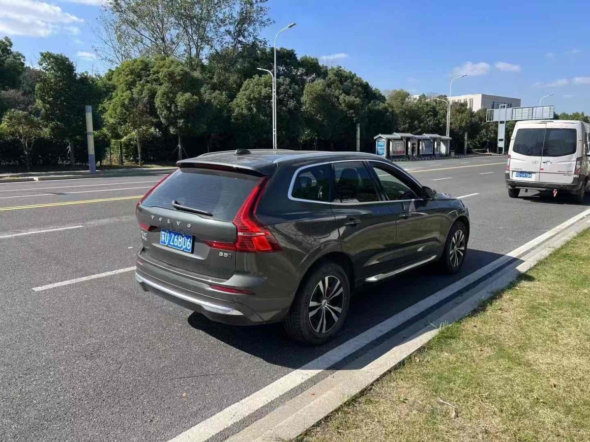 沃爾沃 XC60  2022款 B5 四驅(qū)智逸豪華版圖片