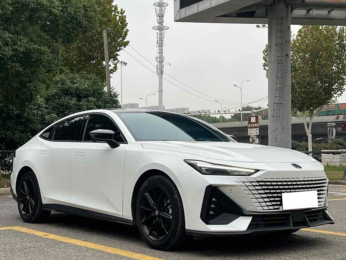 長(zhǎng)安 長(zhǎng)安UNI-V  2022款 1.5T 尊貴型圖片