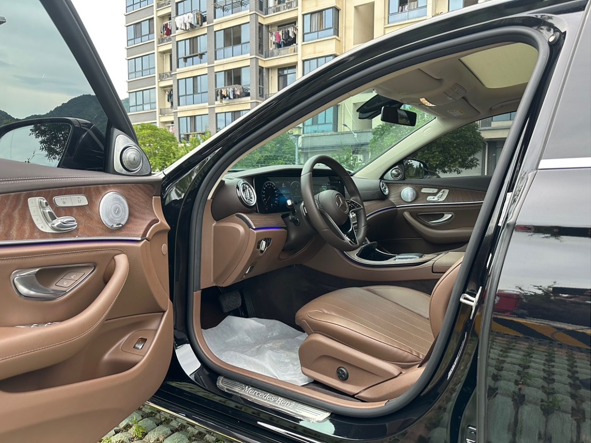 奔馳 奔馳E級(jí)  2022款 E 300 L 豪華型圖片