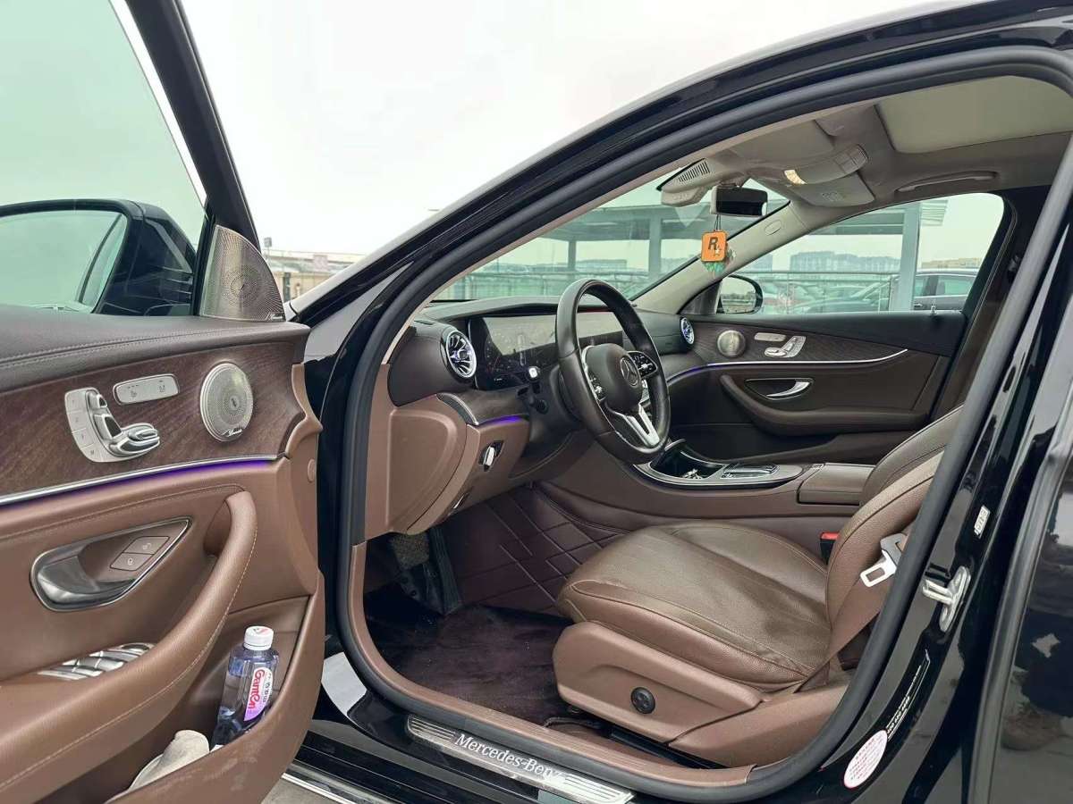 2019年01月奔驰 奔驰E级  2018款 改款 E 300 L 豪华型