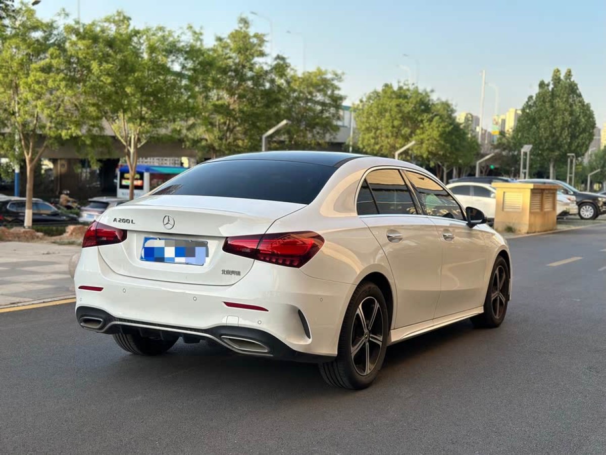 奔馳 奔馳A級(jí)  2023款 A 200 L 時(shí)尚型圖片