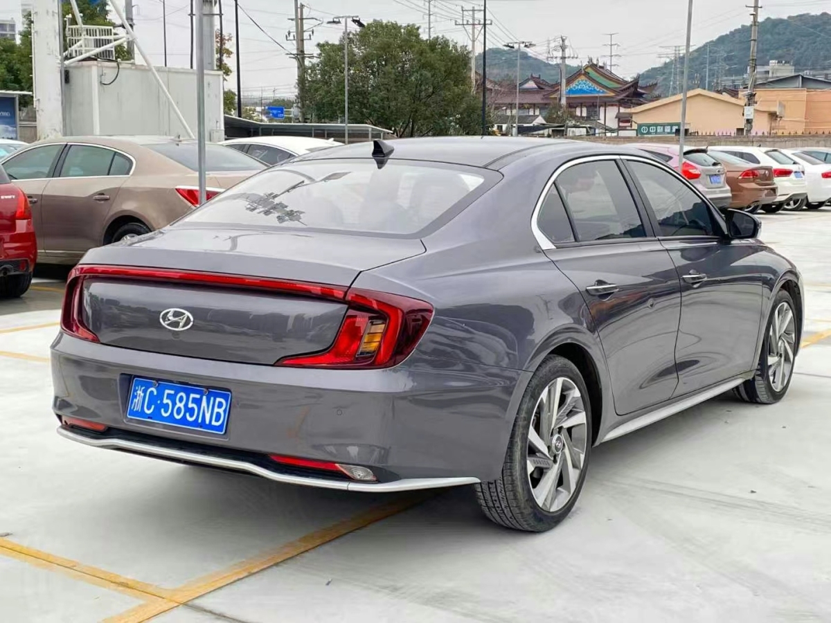 現(xiàn)代 名圖  2021款 1.8L CVT尊貴版LUX圖片