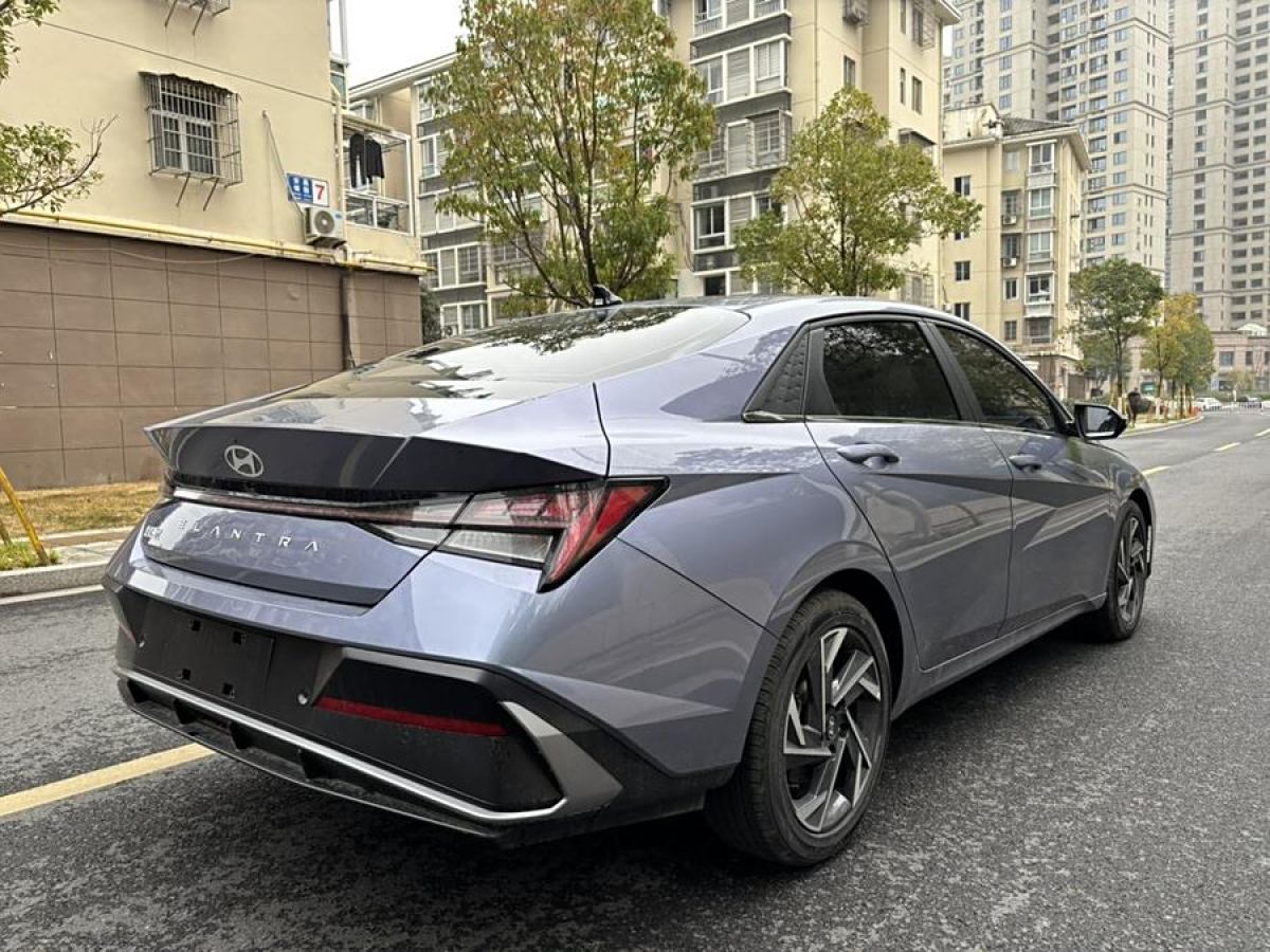 2024年11月現(xiàn)代 伊蘭特  2023款 1.5L CVT LUX尊貴版