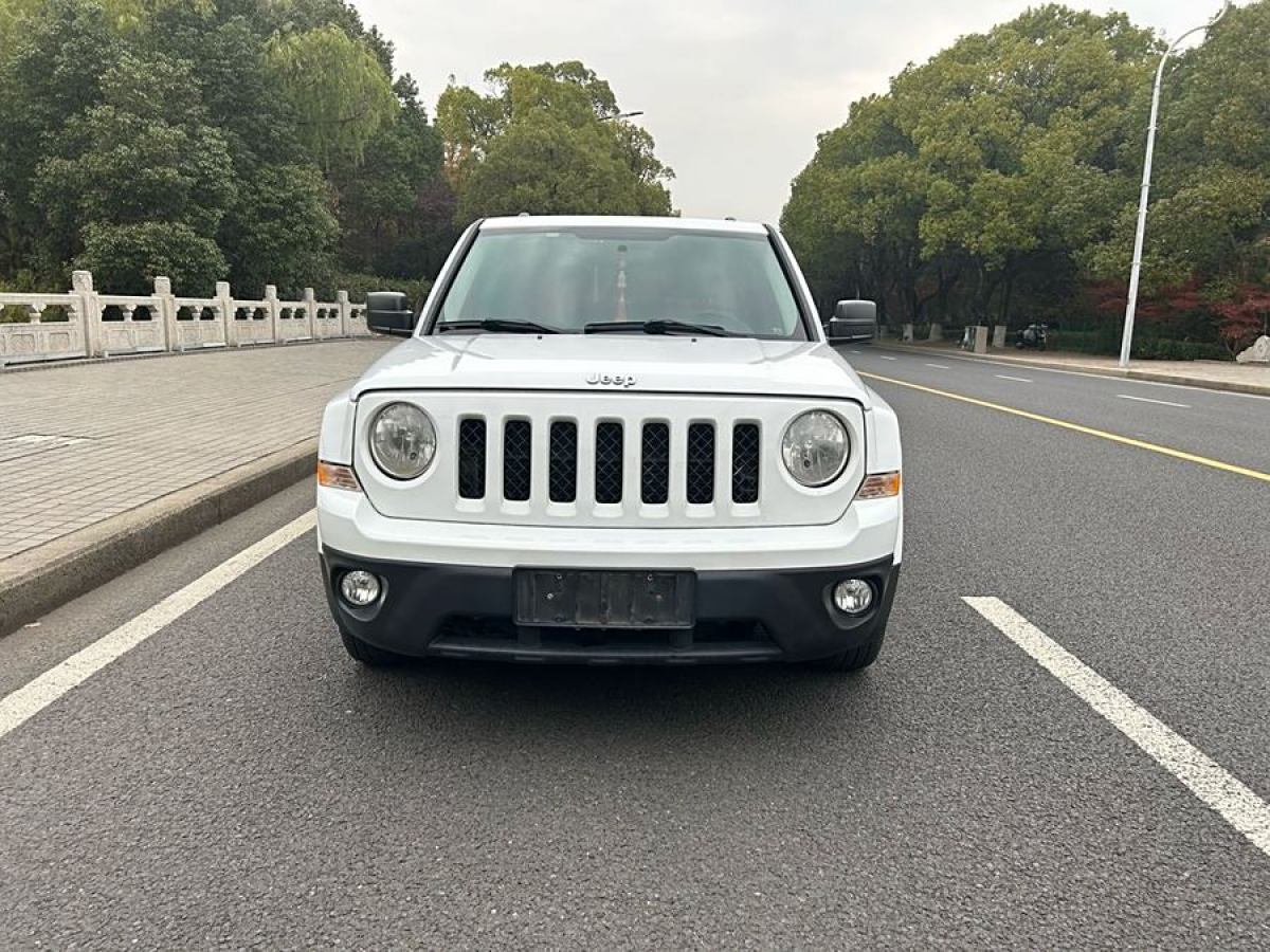 Jeep 自由客  2014款 2.4L 運(yùn)動版圖片