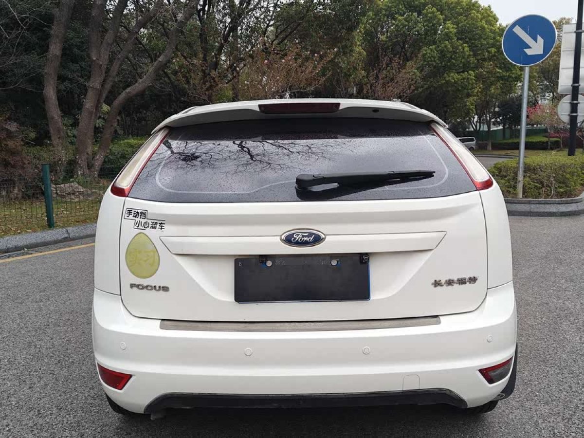 福特 ?？怂? 2013款 兩廂經典 1.8L 手動時尚型圖片