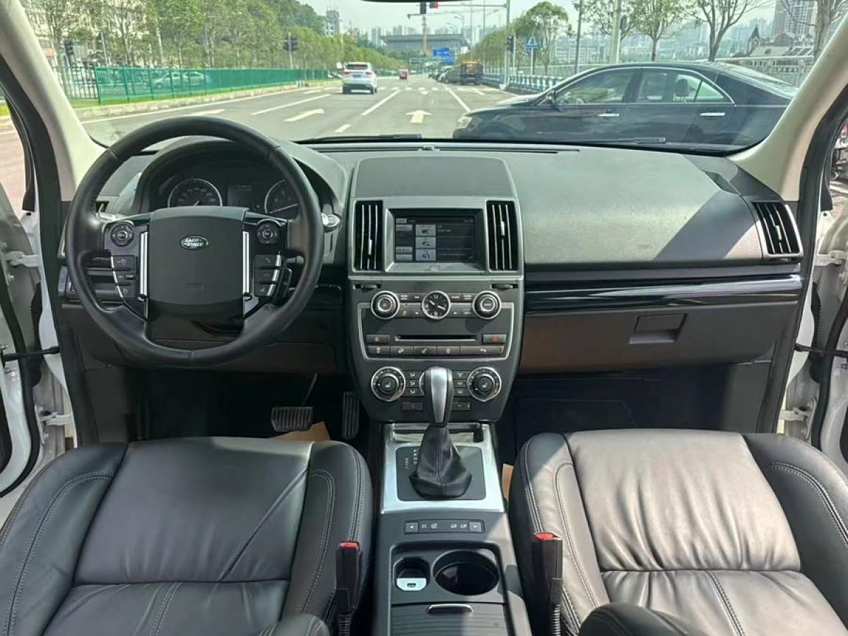 路虎 神行者2  2015款 2.0T Si4 HSE Luxury典藏版圖片