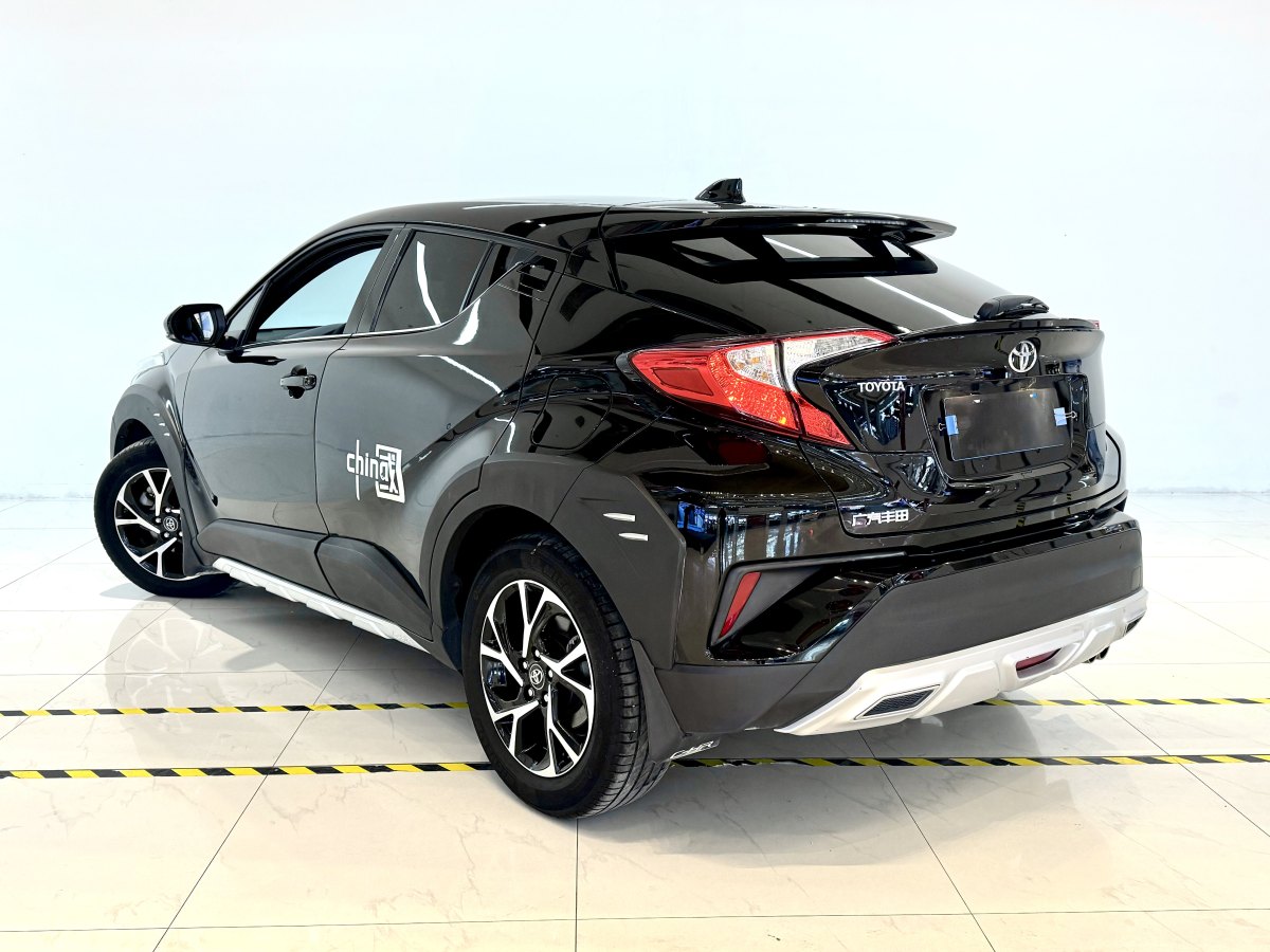 豐田 C-HR  2018款 2.0L 酷越領(lǐng)先版 國(guó)VI圖片