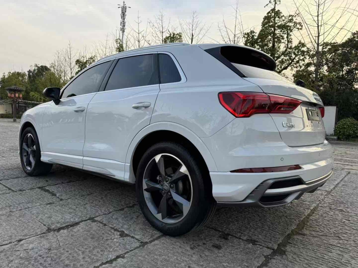 奧迪 奧迪Q3  2024款 35 TFSI 時(shí)尚動(dòng)感型圖片