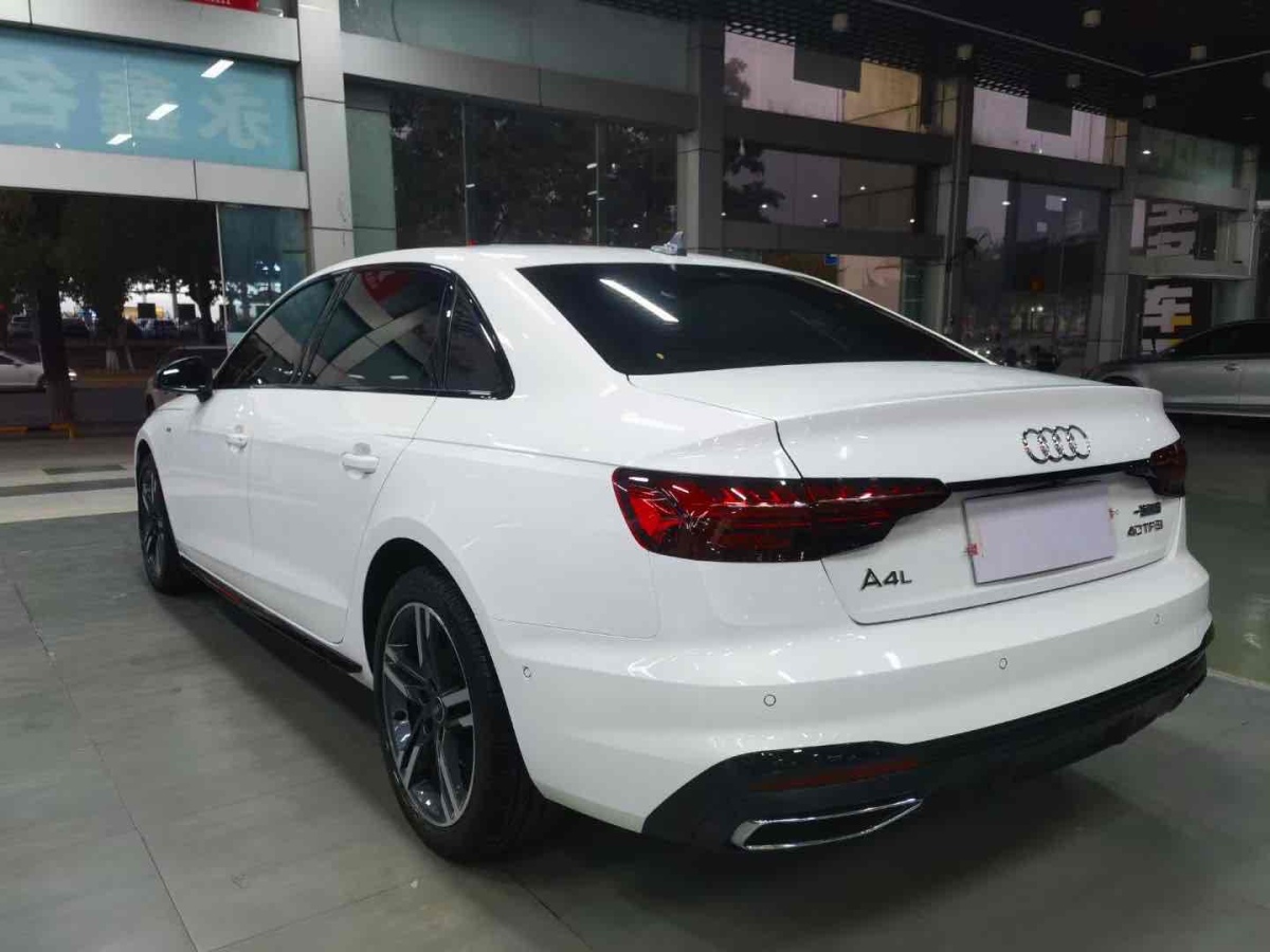 奧迪 奧迪A4L  2022款 40 TFSI 豪華動感型圖片