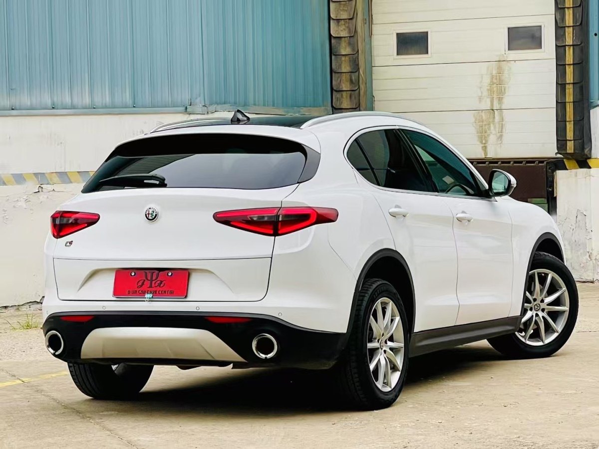 阿爾法·羅密歐 Stelvio  2017款 2.0T 200HP 豪華版圖片