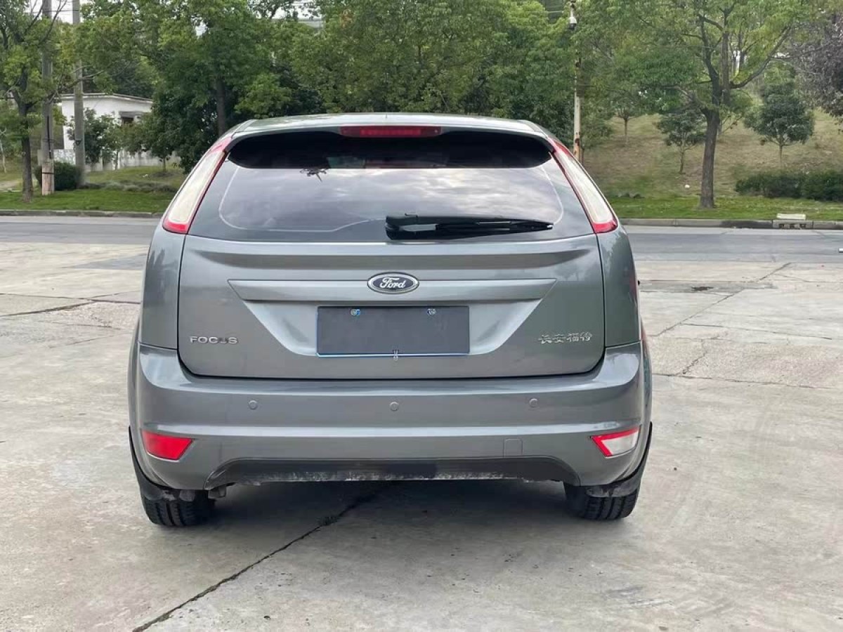 福特 ?？怂? 2011款 兩廂 1.8L 自動時尚型圖片