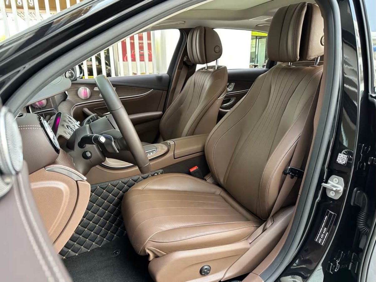 奔馳 奔馳E級(jí)  2022款 改款三 E 300 L 豪華型圖片