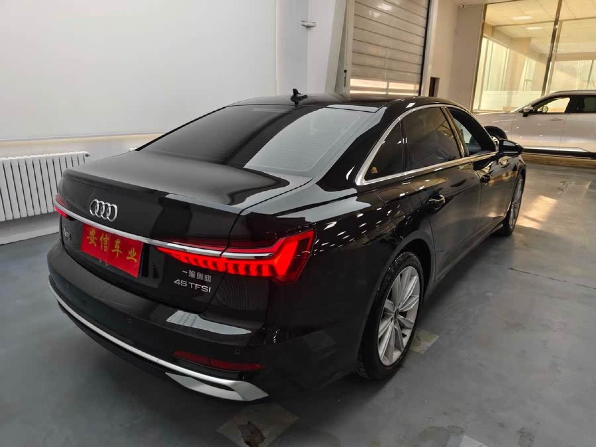 奧迪 奧迪A6L  2023款 改款 45 TFSI 臻選動(dòng)感型圖片