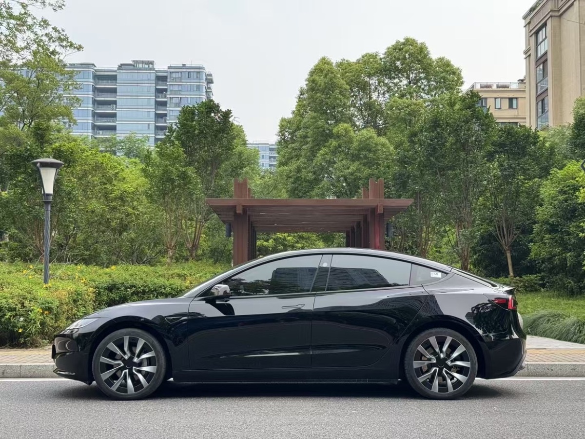 特斯拉 Model 3  2023款 長(zhǎng)續(xù)航煥新版 雙電機(jī)全輪驅(qū)動(dòng)圖片