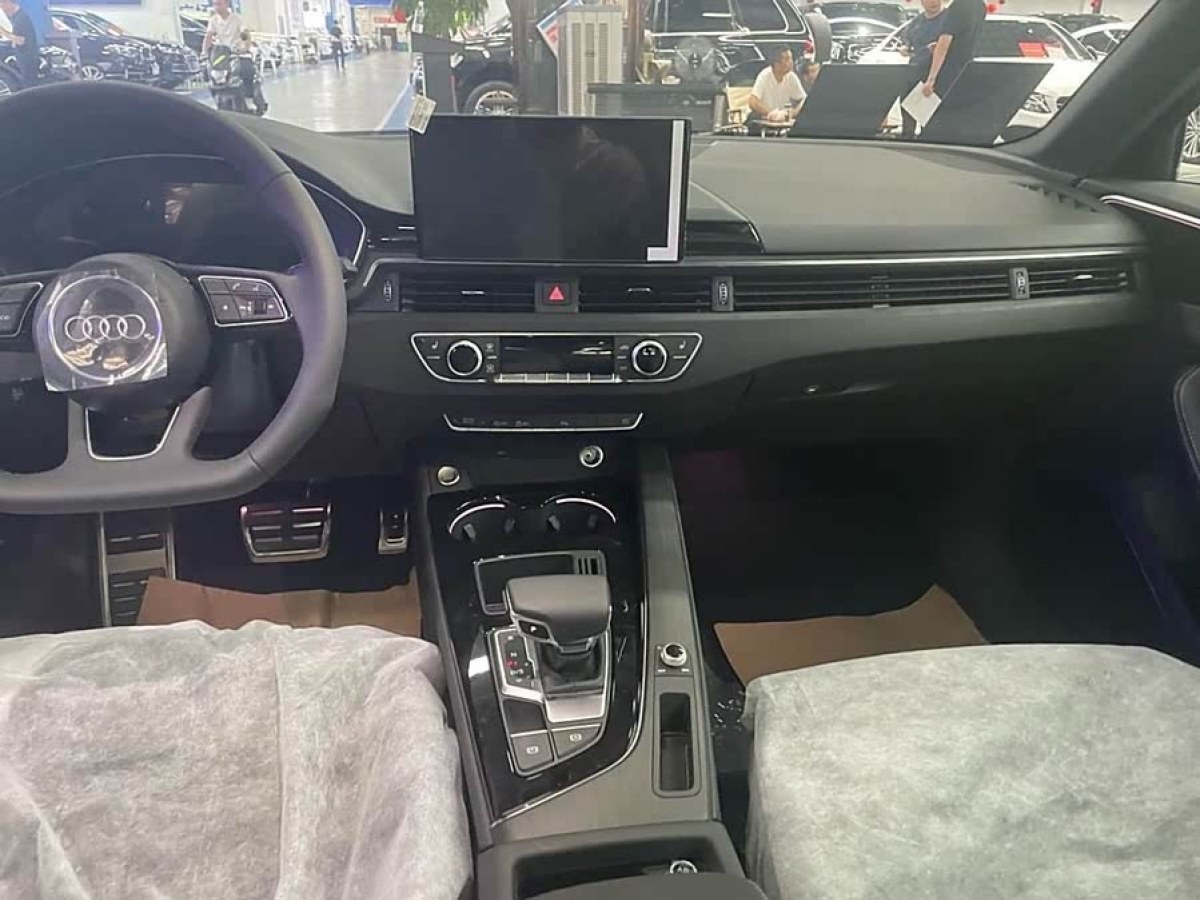 奧迪 奧迪A4L  2024款 40 TFSI 時(shí)尚動感型圖片