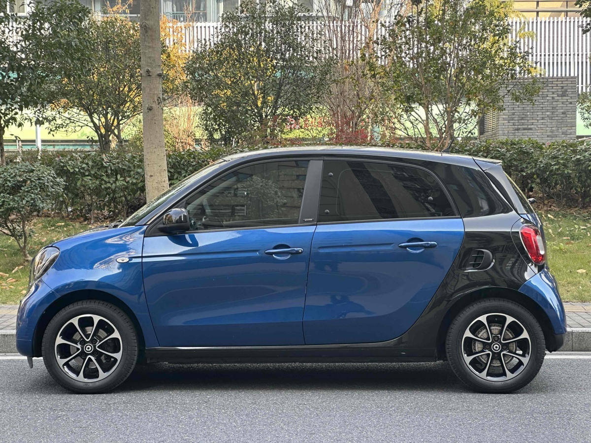 smart forfour  2016款 1.0L 52千瓦激情版圖片