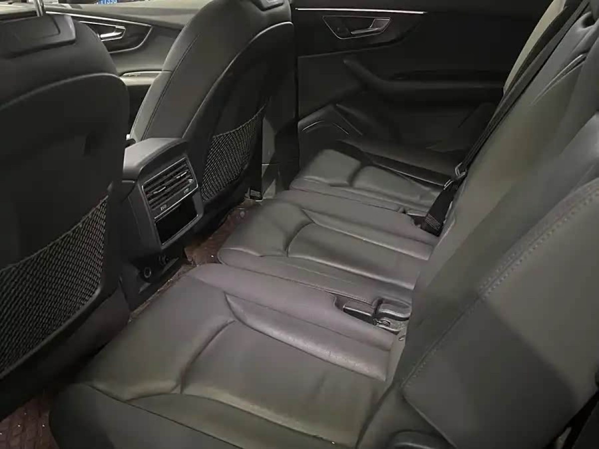 奧迪 奧迪Q7  2023款 55 TFSI quattro S line運(yùn)動(dòng)型圖片