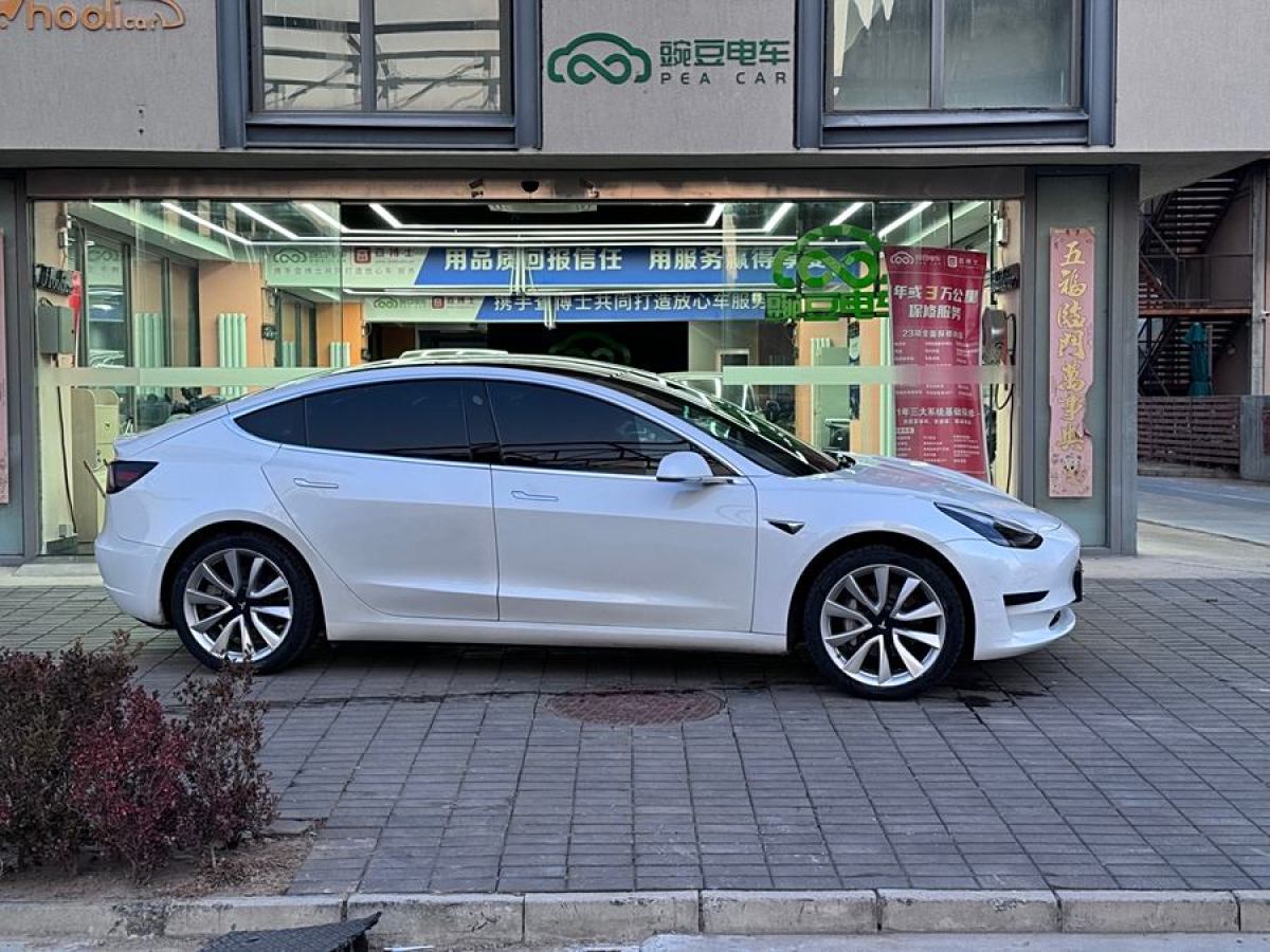 特斯拉 Model 3  2020款 改款 標(biāo)準(zhǔn)續(xù)航后驅(qū)升級版圖片