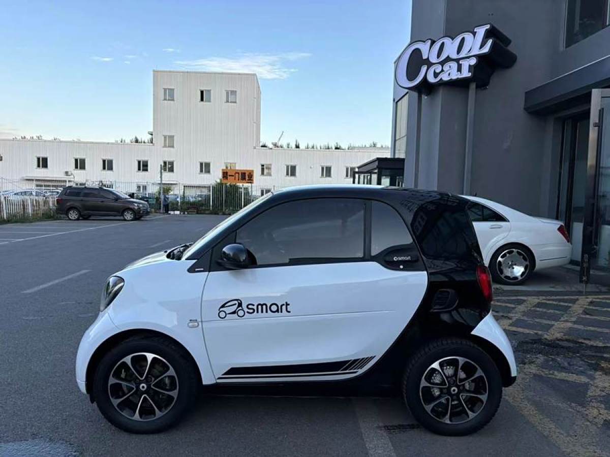 2016年10月smart fortwo  2015款 1.0L 52千瓦硬頂激情版