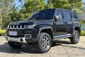 BJ40 北京 2.0T 自動(dòng)四驅(qū)城市獵人版?zhèn)b客型