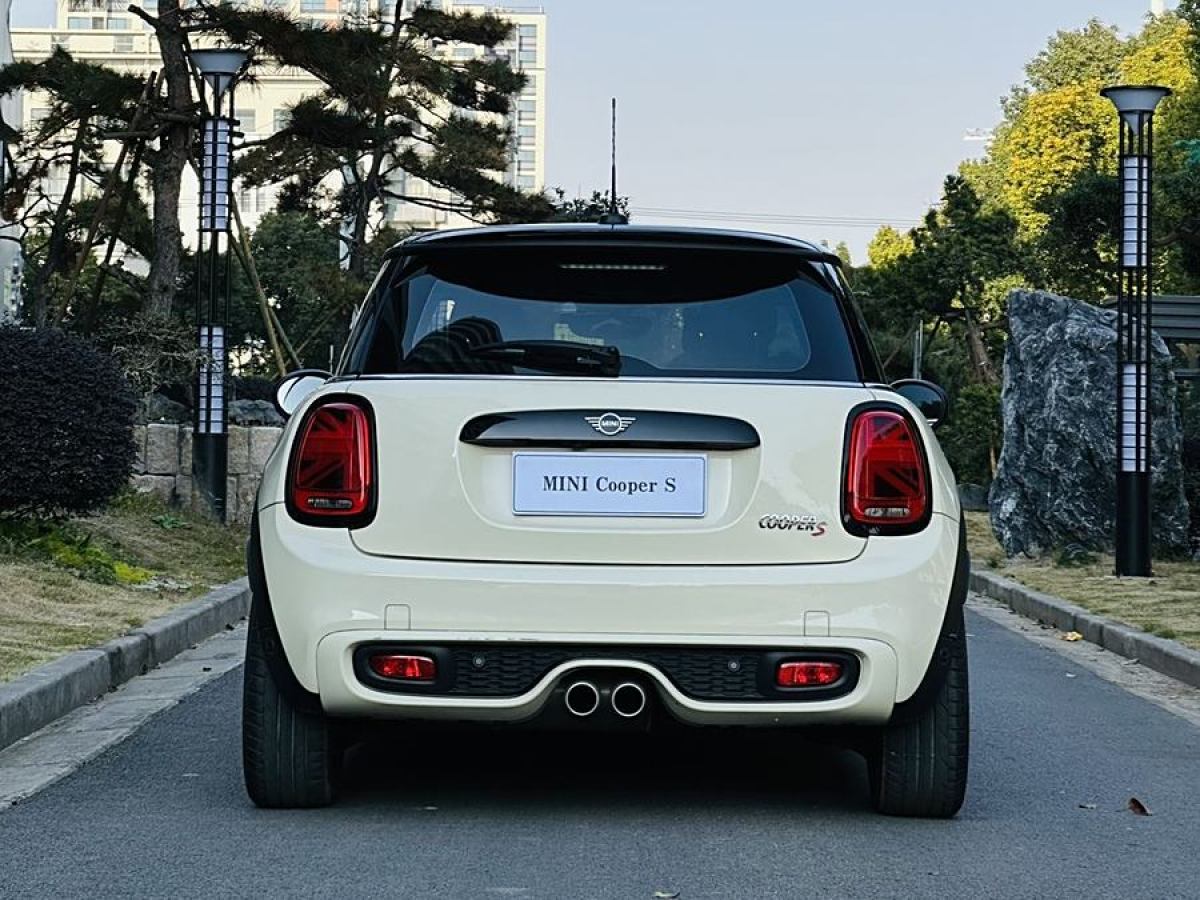 MINI COUNTRYMAN  2018款 1.5T COOPER 藝術(shù)家圖片