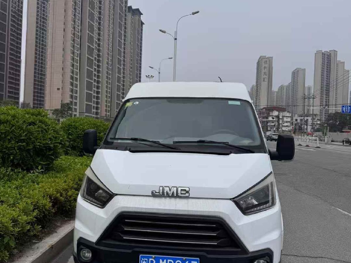 江鈴 特順  2019款 2.8T商運(yùn)型智動(dòng)擋短軸中頂6座國(guó)VI JX493圖片