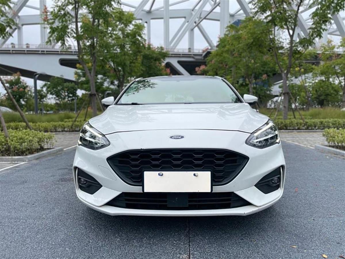 2021年3月福特 福克斯  2021款 兩廂 EcoBoost 180 自動(dòng)鋒潮型