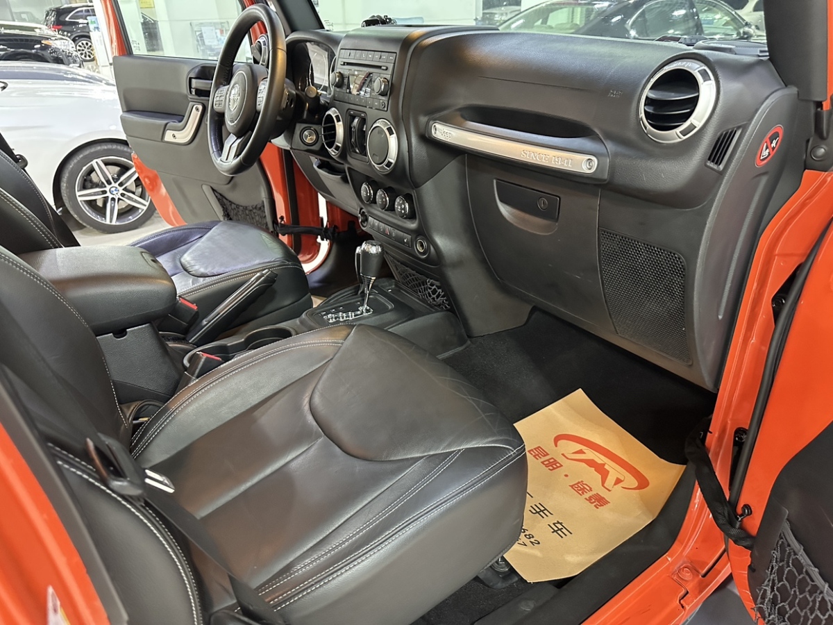 Jeep 牧馬人  2015款 3.0L Sahara 四門舒享版圖片