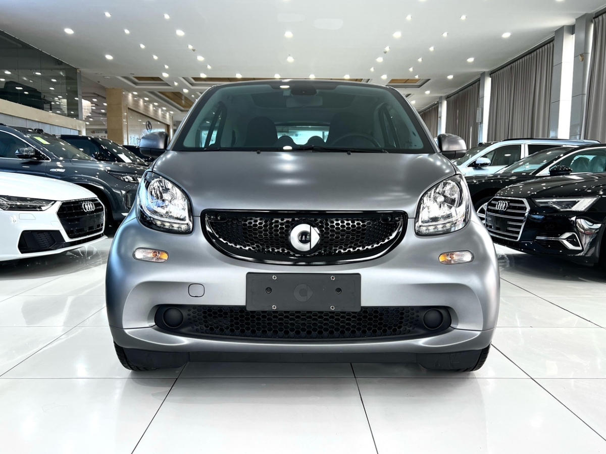 2019年8月smart fortwo  2019款 0.9T 66千瓦硬頂風(fēng)擎版 國VI