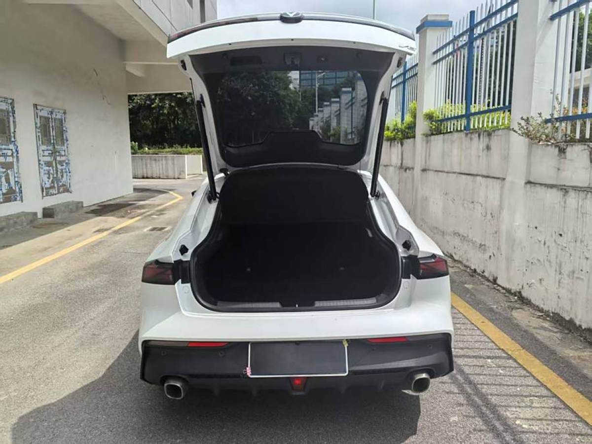 長安 長安UNI-V  2022款 1.5T 尊貴型圖片