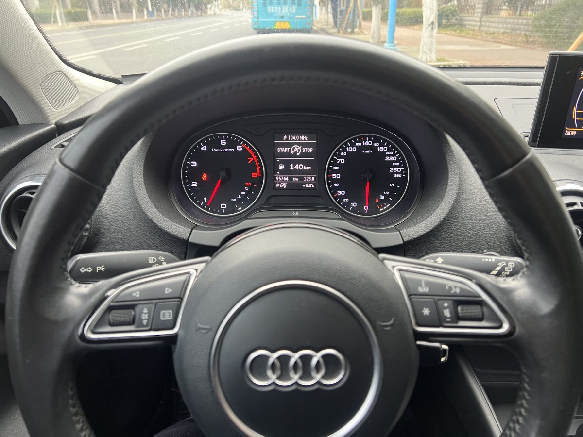 奧迪 奧迪A3  2015款 Sportback 35 TFSI 百萬(wàn)紀(jì)念舒享型圖片