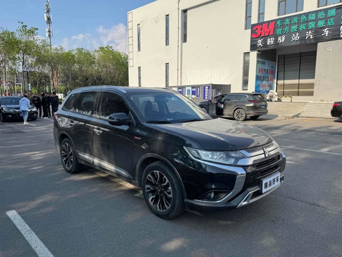 三菱 歐藍(lán)德  2020款 2.0L 兩驅(qū)暢享版 5座圖片