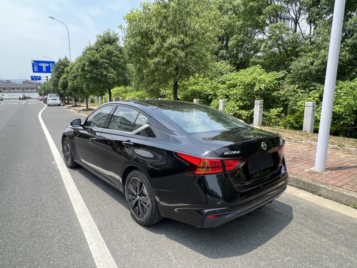 日產(chǎn)尼桑天籟圖片