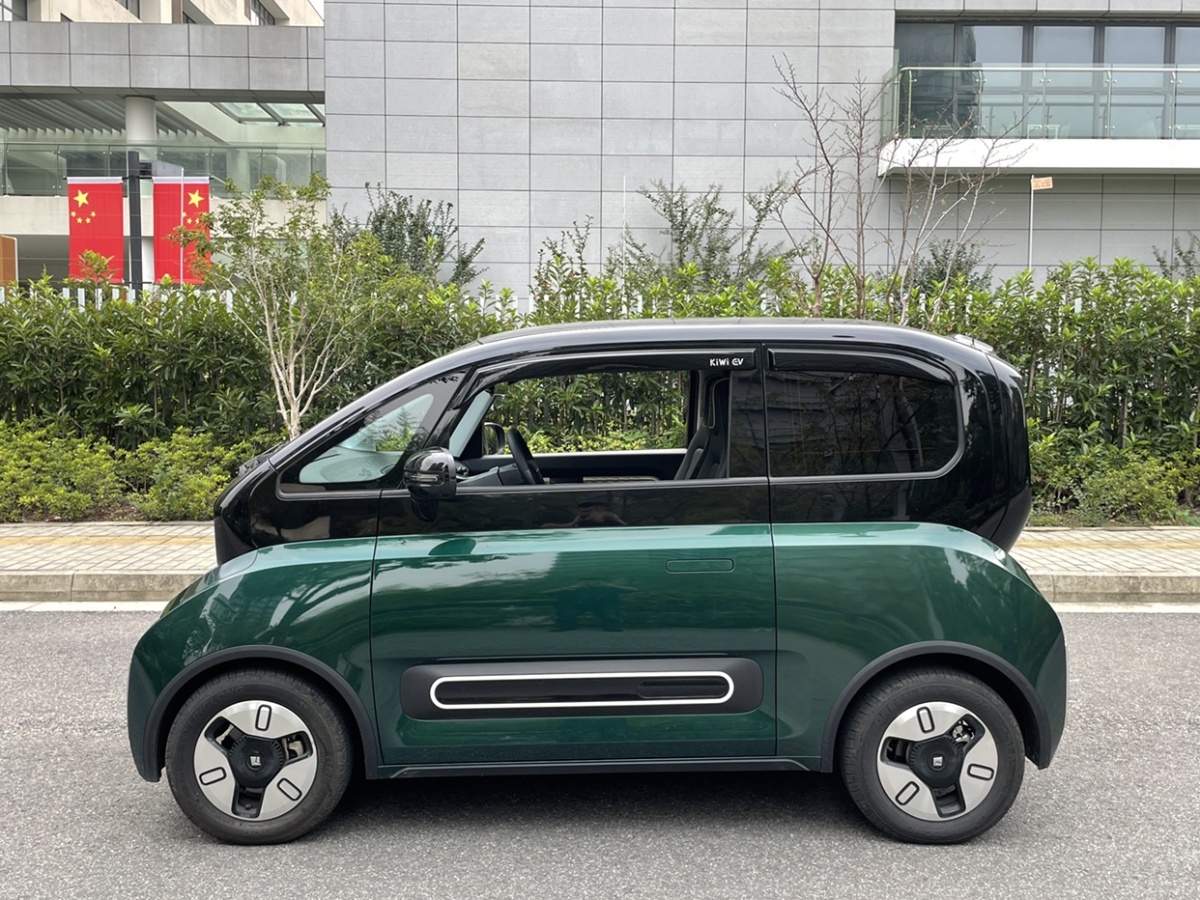 2024年7月寶駿 寶駿KiWi EV  2022款 設(shè)計(jì)師輕享版 三元鋰