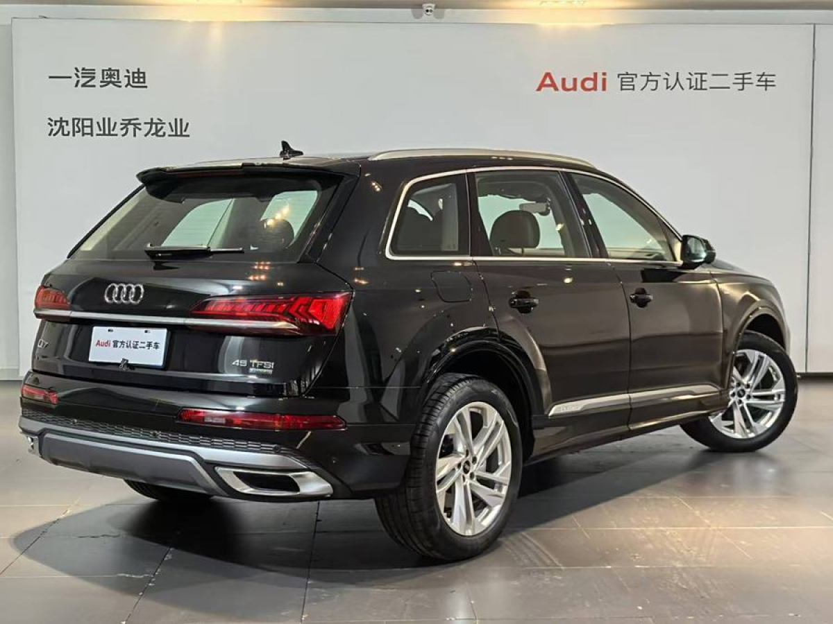 奧迪 奧迪Q7  2023款 45 TFSI quattro S line運(yùn)動(dòng)型圖片