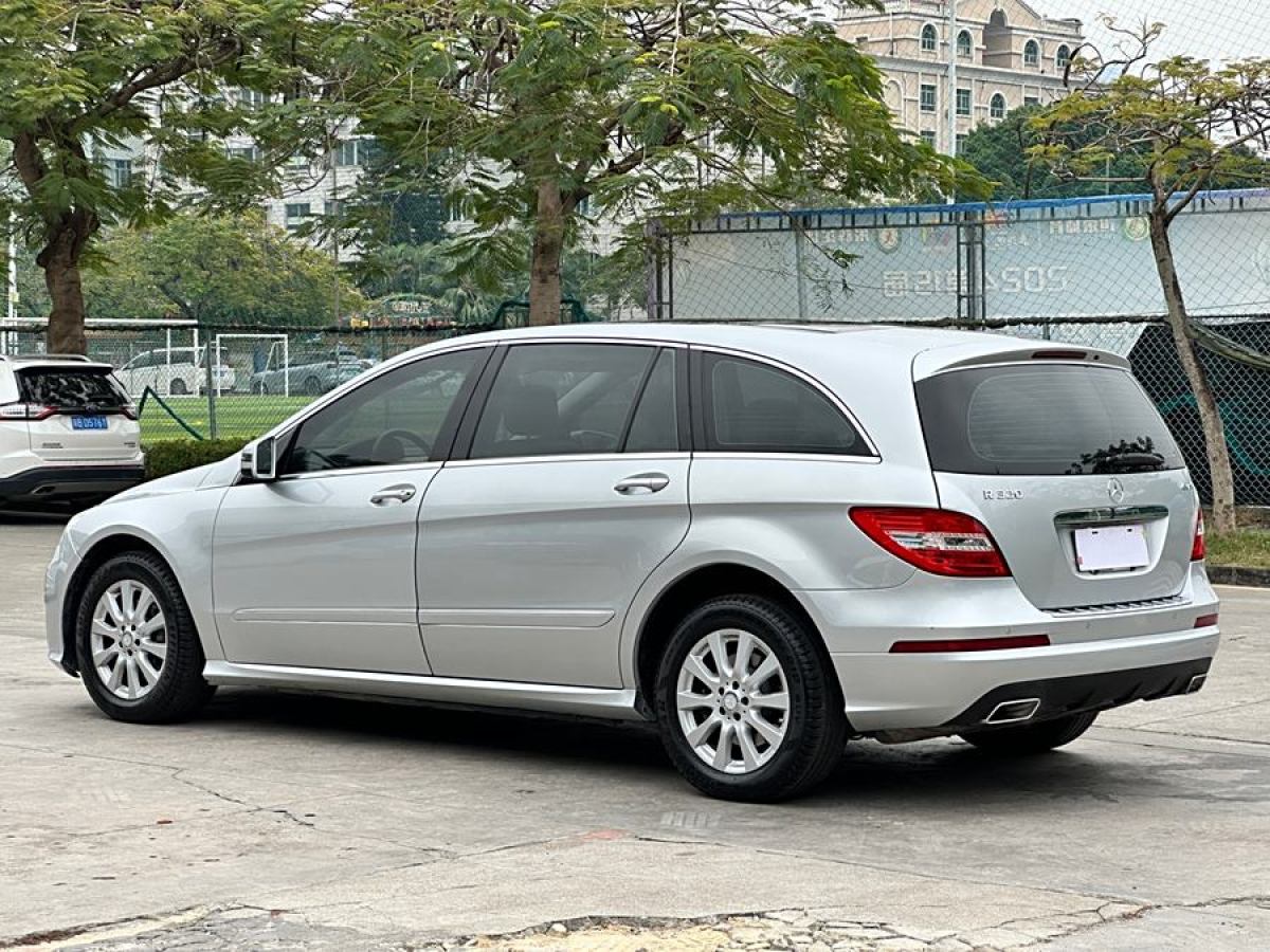 奔馳 奔馳R級(jí)  2014款 R 320 4MATIC 商務(wù)型圖片