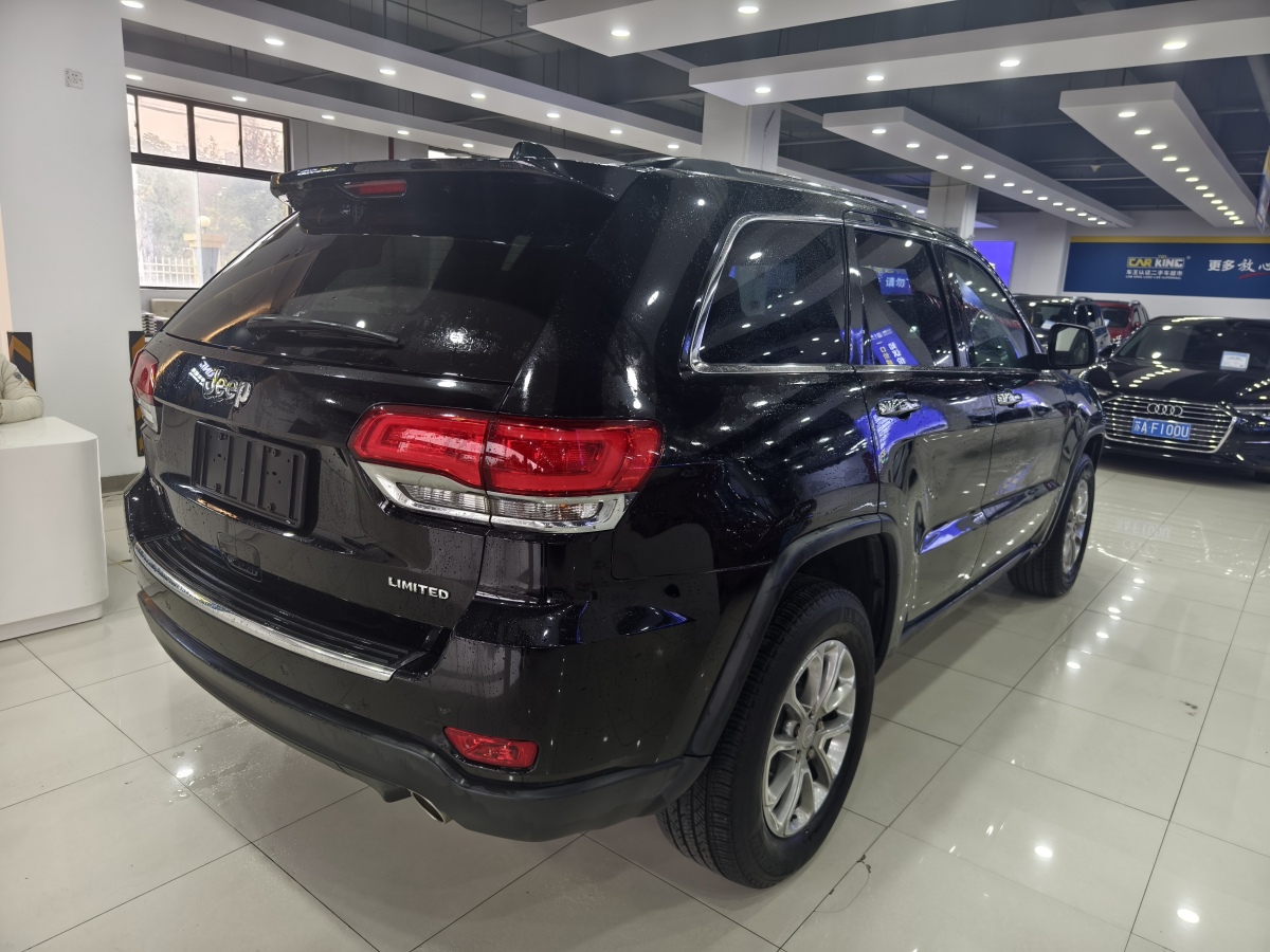 Jeep 大切諾基  2015款 3.0L 舒享導(dǎo)航版圖片